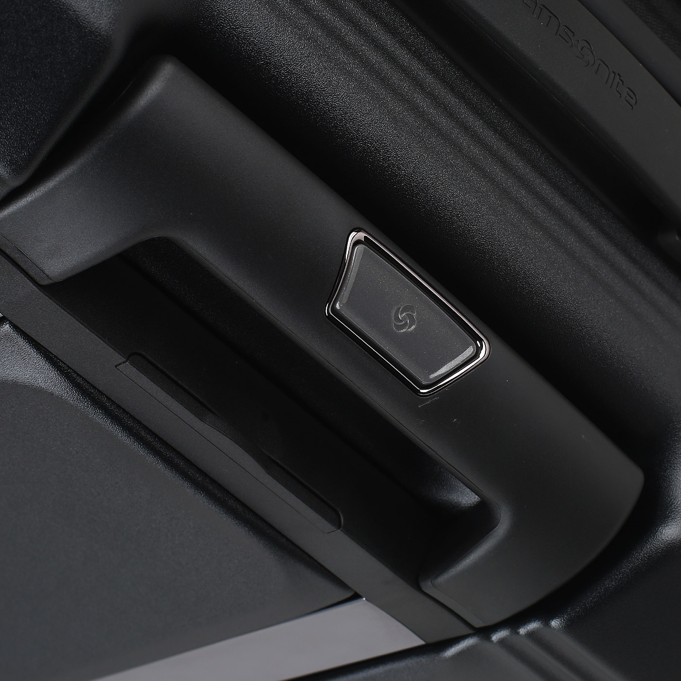 Чемодан Samsonite Nuon