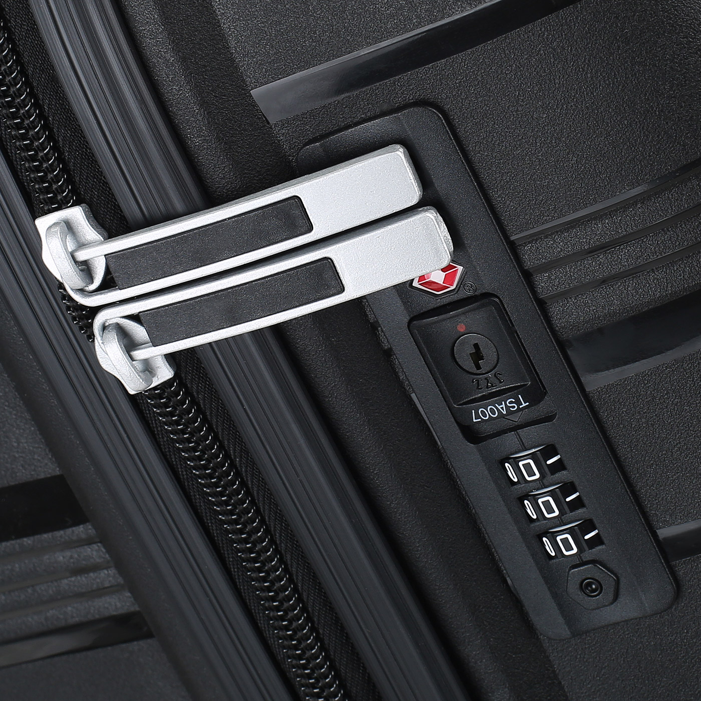 Чемодан средний M из полипропилена Sun Voyage Elite