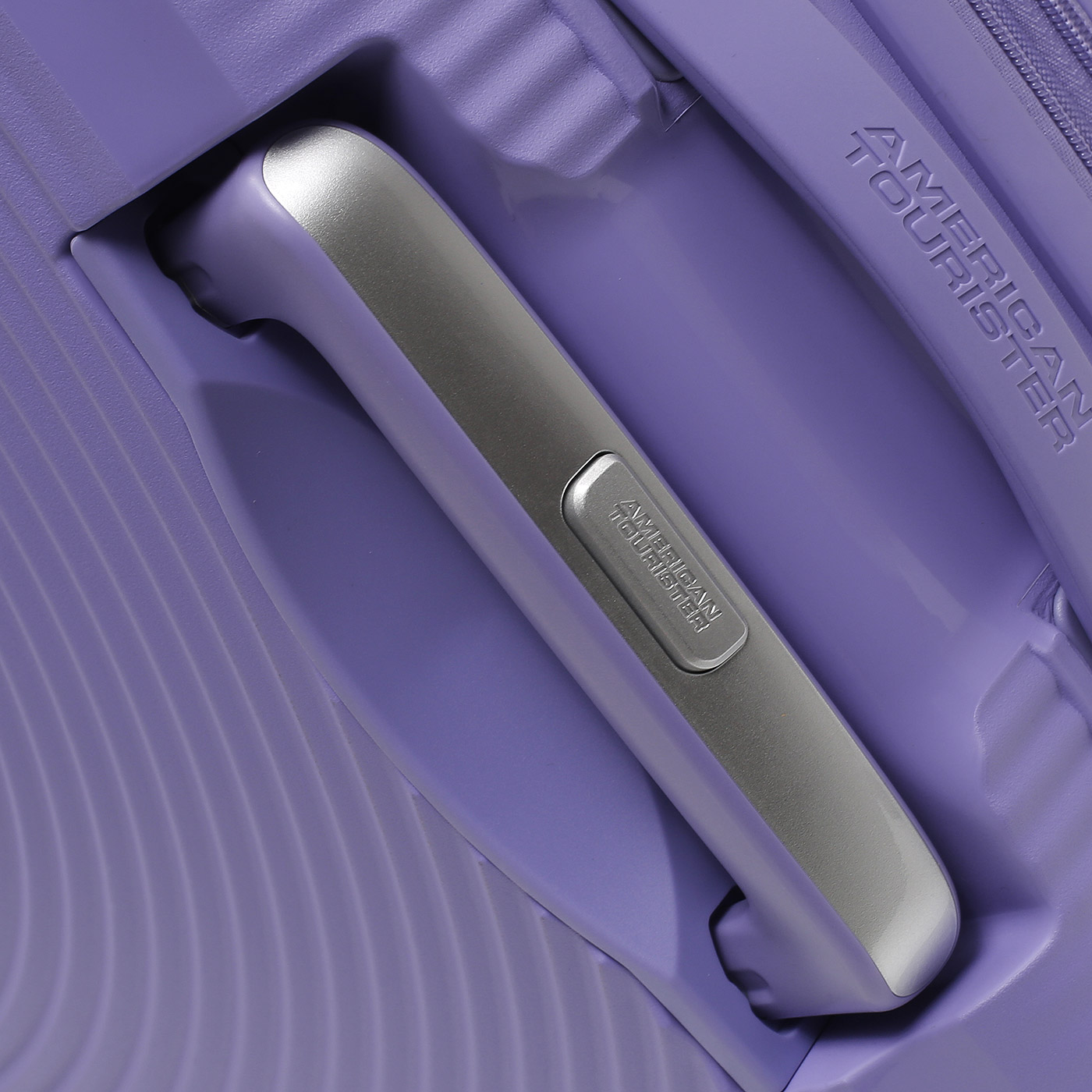 Чемодан большой L из полипропилена American Tourister Soundbox