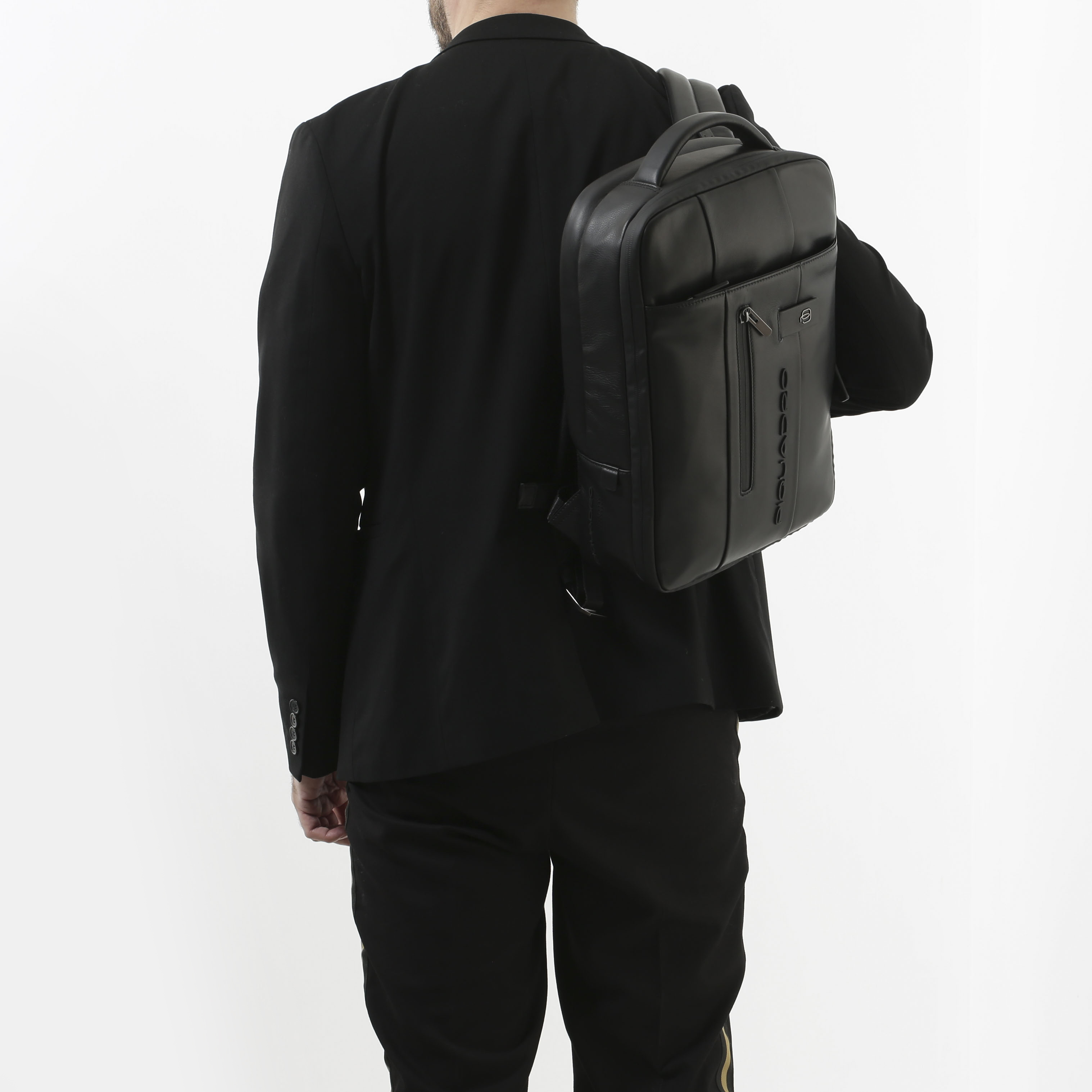 Черный кожаный рюкзак Piquadro Urban