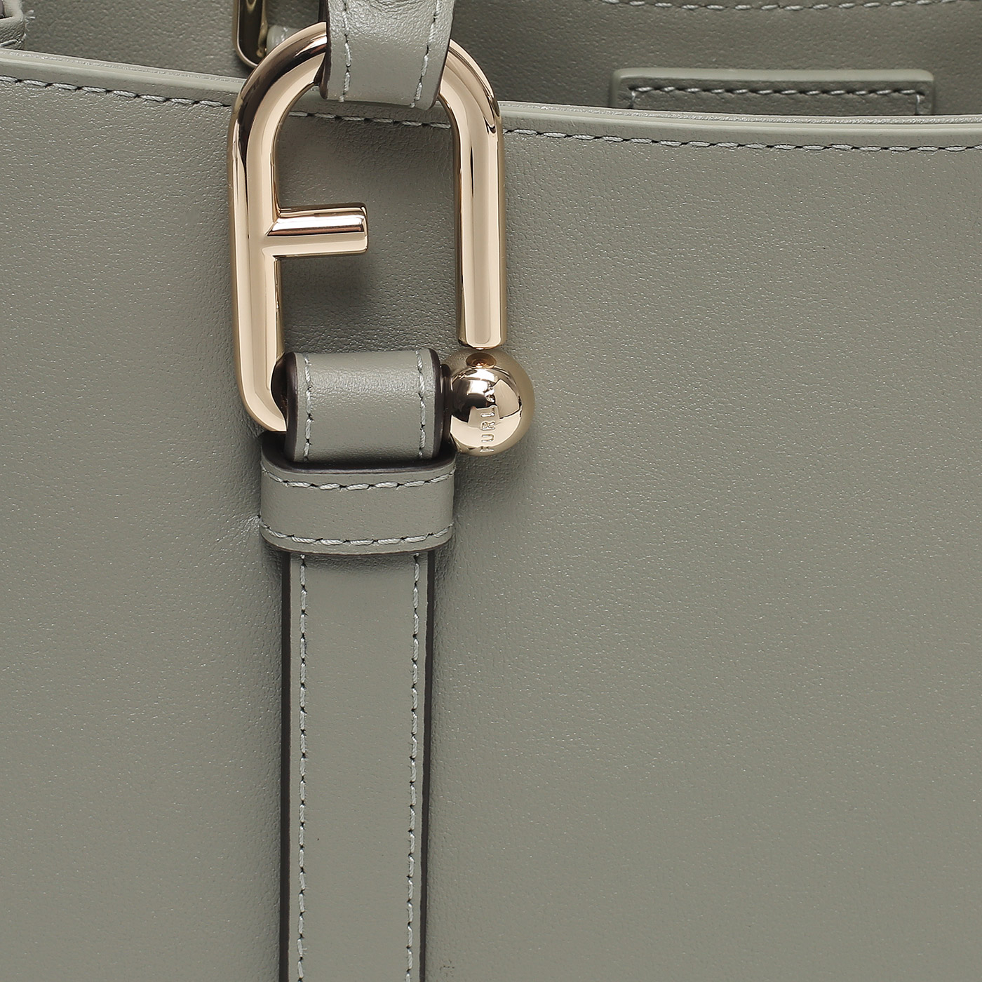 Кожаная сумка Furla Nuvola