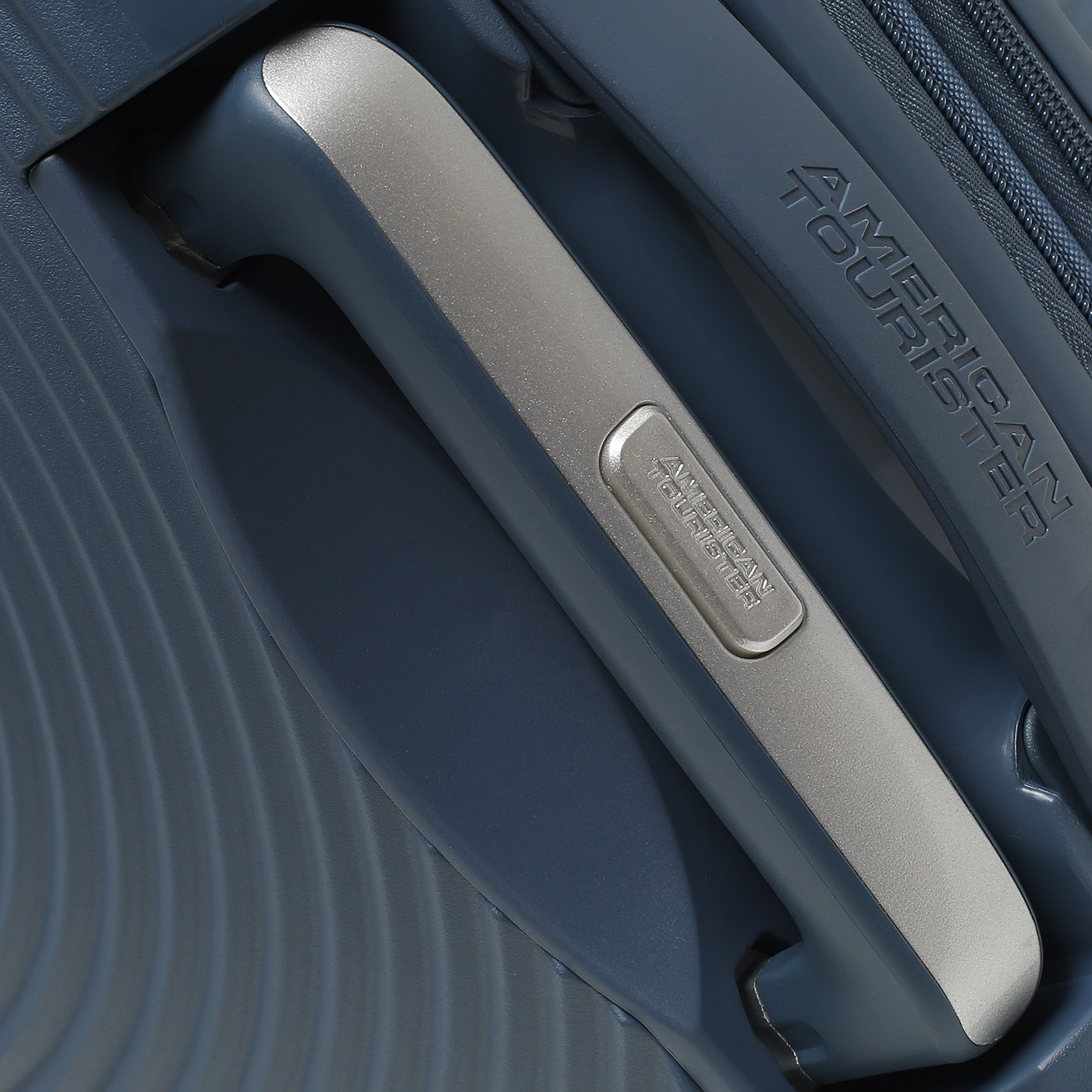 Чемодан для ручной клади из полипропилена American Tourister Soundbox