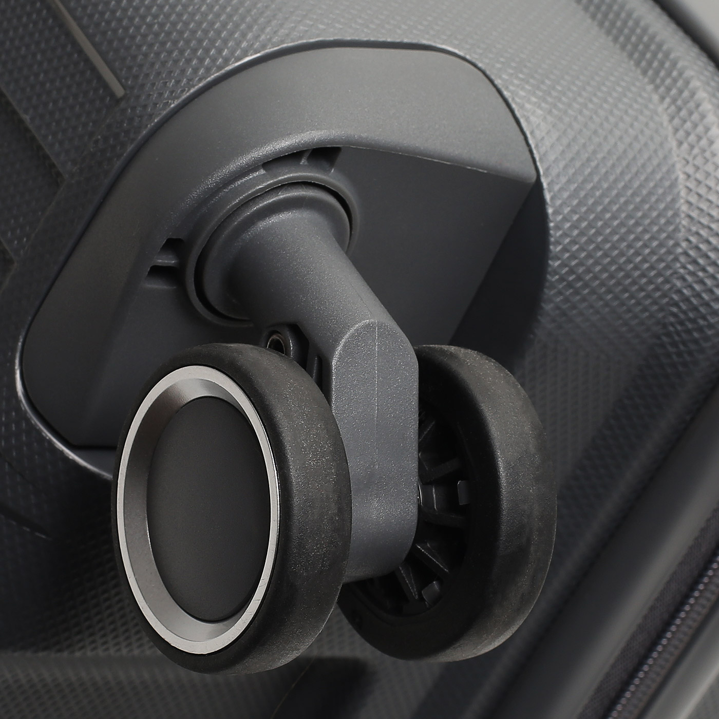 Чемодан очень большой XL из полипропилена Stevens Iron