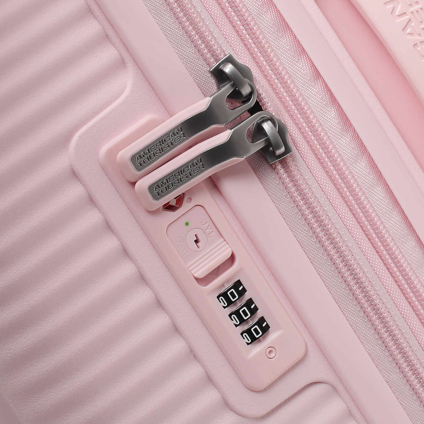 Чемодан большой L из полипропилена American Tourister Soundbox